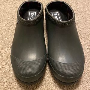 Barbour rain clogs